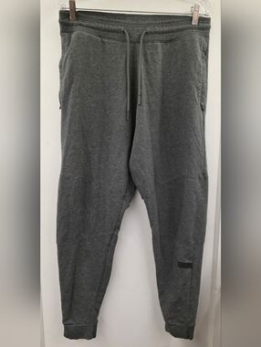 Gymshark Men’s Joggers Sweatpants Gray Tapered Athletic Lounge Size M